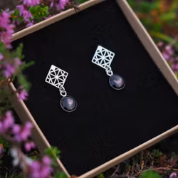 Røsslyng Svart Øredobber Romb