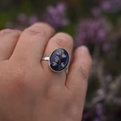 Heather Black Ring Oval