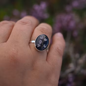 Heather Black Ring Oval