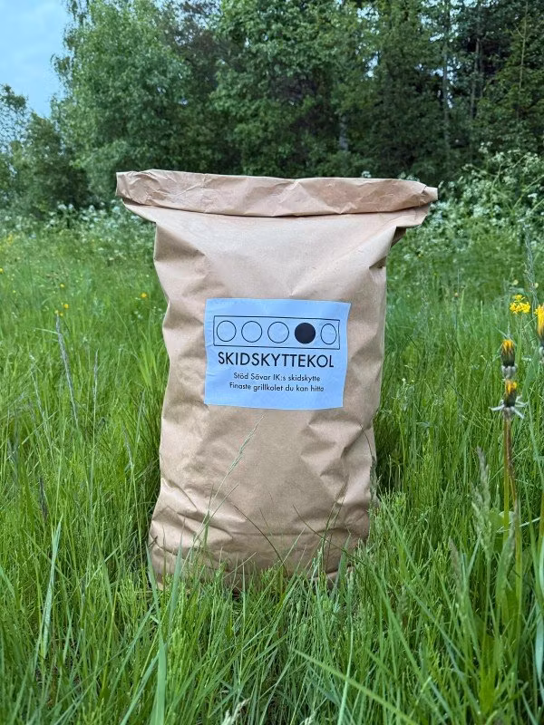 Skidskytte + Grillkol = En het idé för att stötta ungdomsidrott