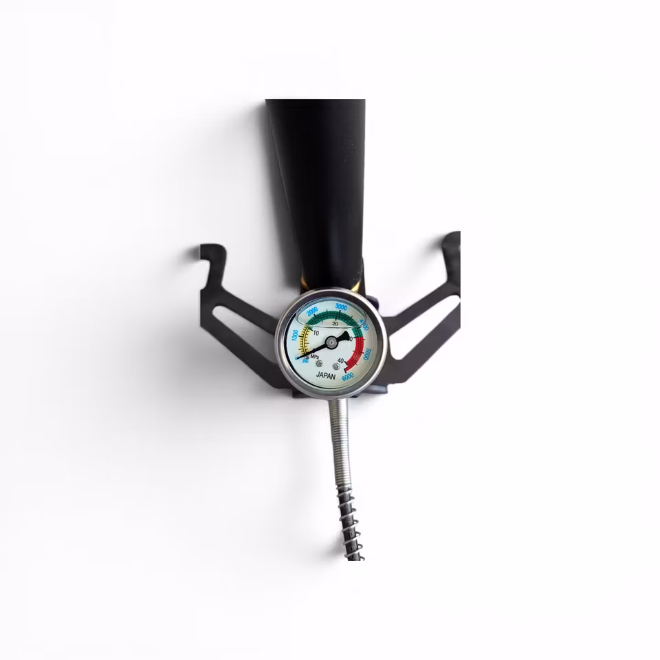 Manometer på ProAir PCP-pump graderad i PSI och MPa