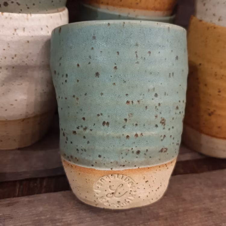 Mugg utan öra med tumgrepp