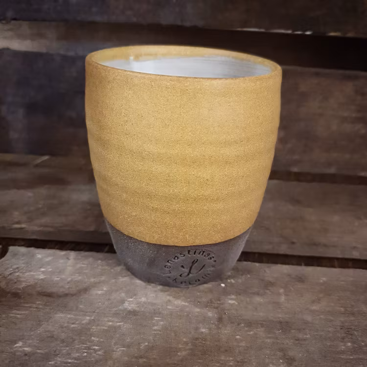 Liten mugg utan öra