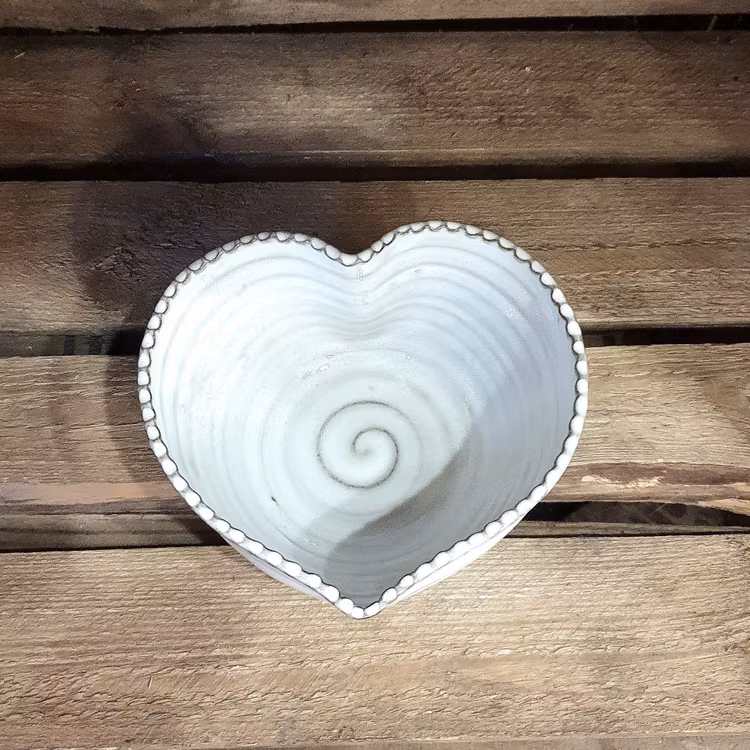 Hjärtskål med dekorativ kant