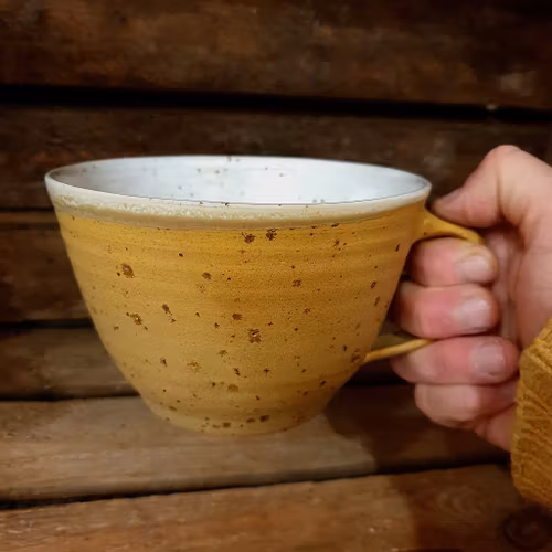 Stor gul te-mugg