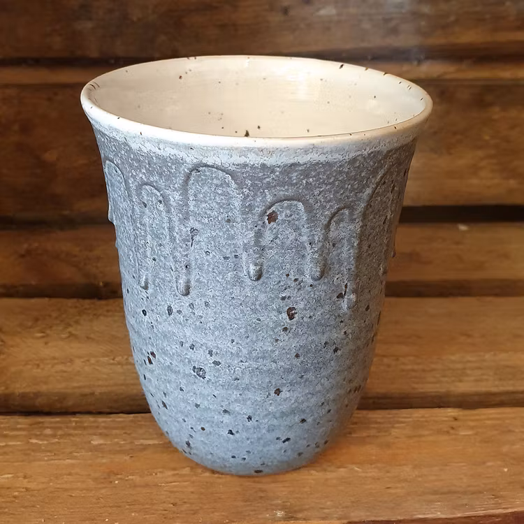 Mugg med rinnande dekor