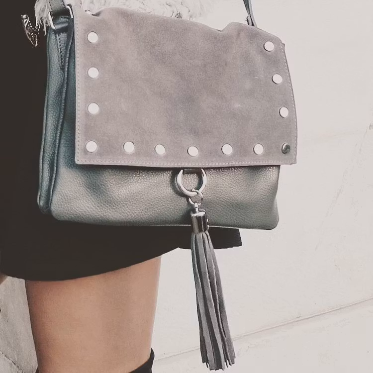 Axelväska Dam Grå mocka och skinn Ulrika Design It's a woman thing