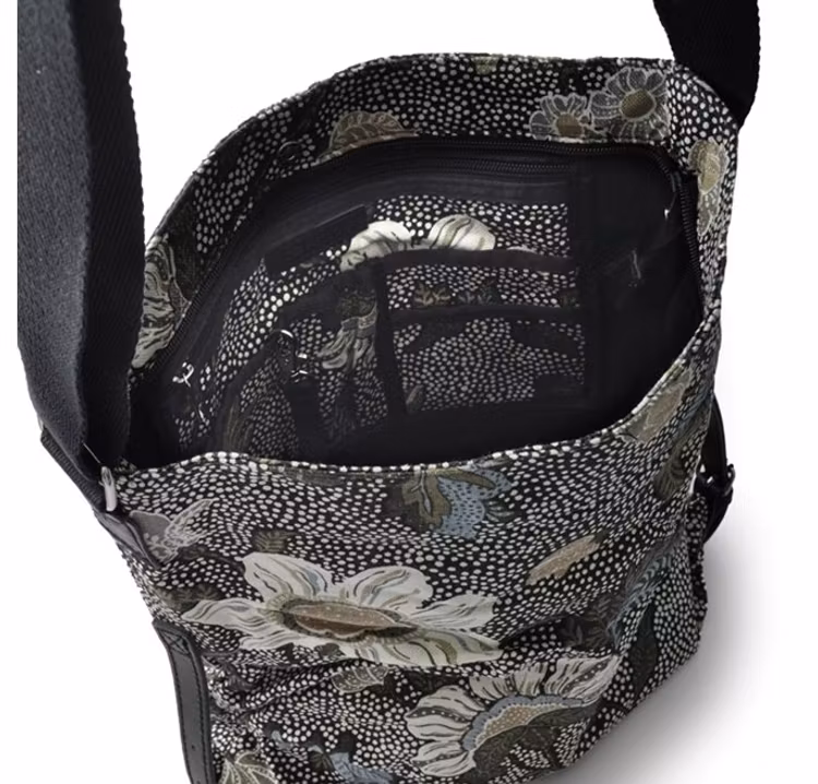 Flower Linen Ceannis Black Axelremsväska 013019903