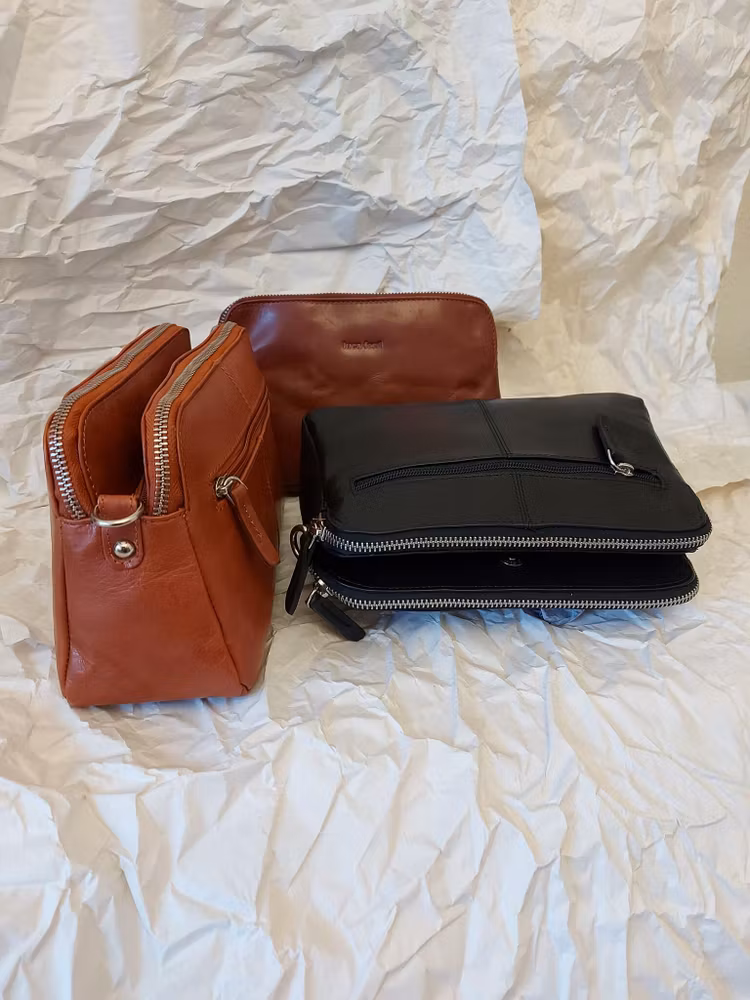 Axelväska Dam liten halvmåne skinn cognac Luca Ferri 5-7432