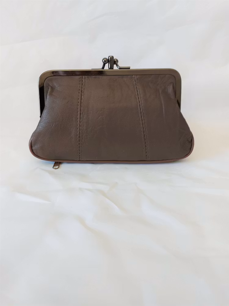 Bygelbörs skinn10 olika färger B49 Brun