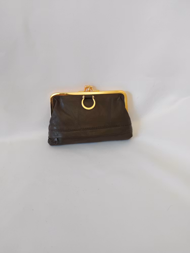 Portmonnä i skinn, platt, guldbygel 14 cm 11 olika färger