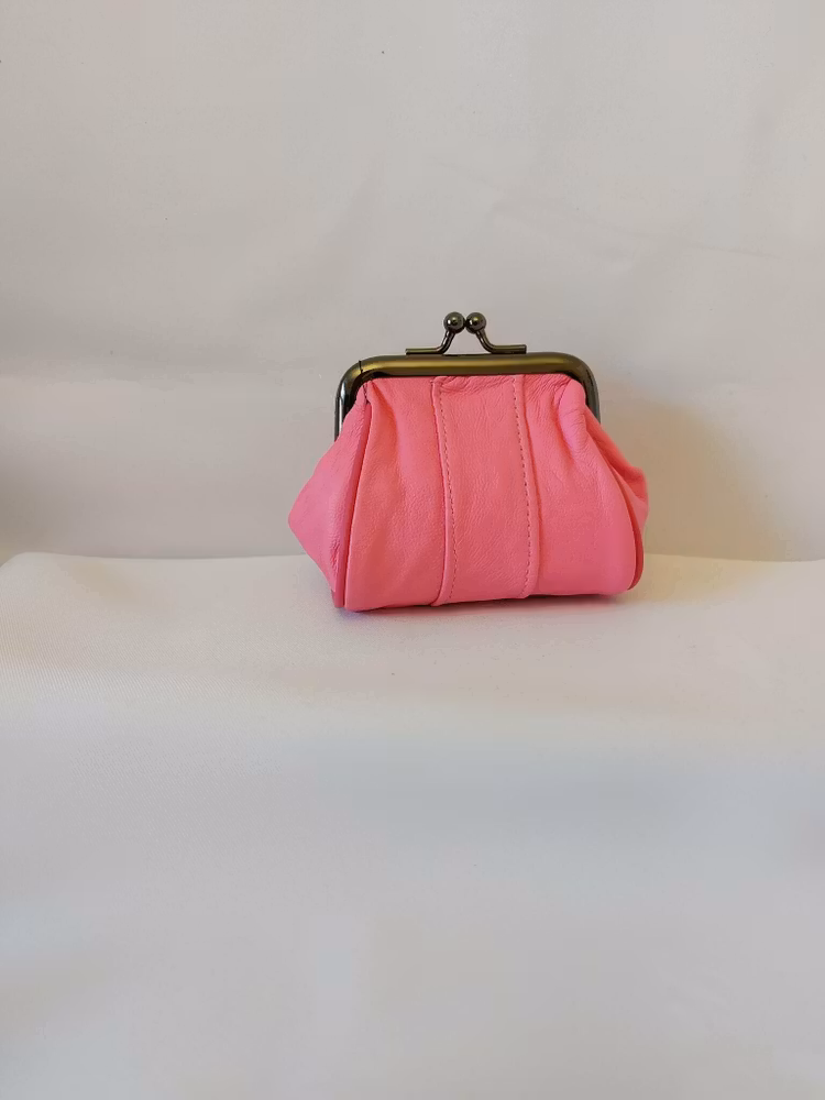 Portmonnä i skinn, liten, mörk bygel 7 cm 12 olika färger