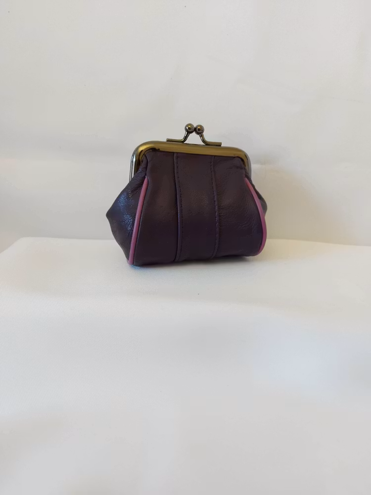 Portmonnä i skinn, liten, mörk bygel 7 cm 12 olika färger