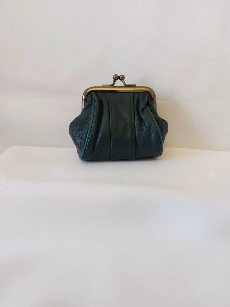 Portmonnä i skinn, liten, mörk bygel 7 cm 12 olika färger