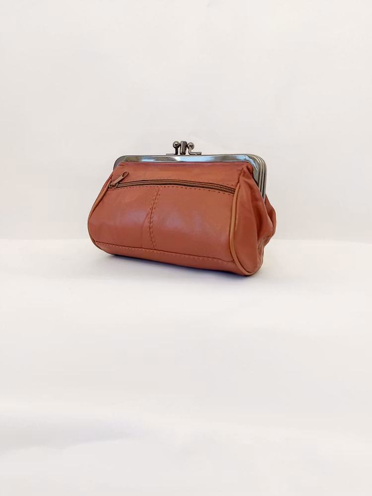 Portmonnä i skinn, rund, bygel 12 cm, flera olika färger