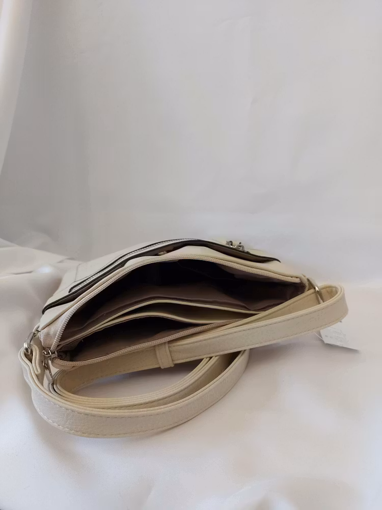 Axelremsväska cremevit, konstskinn, platt modell