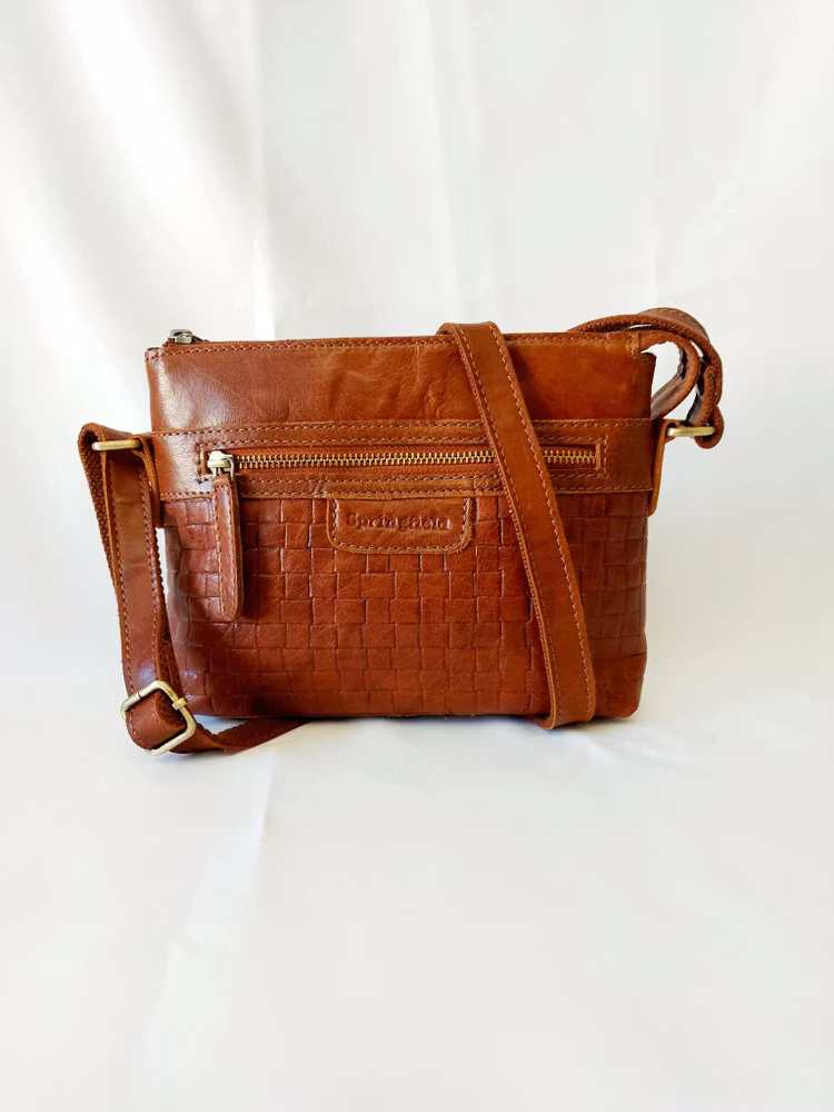 Skinnväska flätad Axelväska cognac skinn Springfield 221 framsida