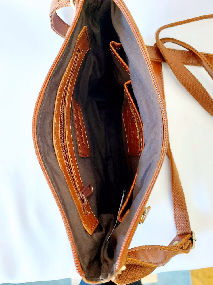 Skinnväska flätad Axelväska cognac skinn Springfield 221 insida