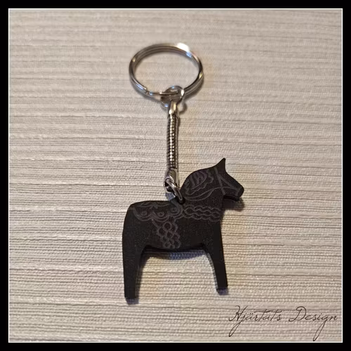 Nyckelring med Dalahäst