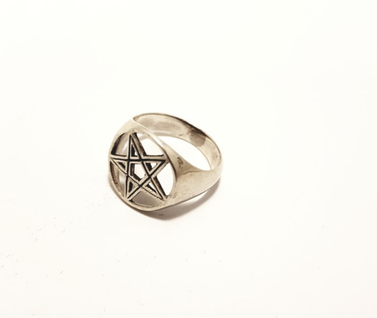 Ring Pentagram