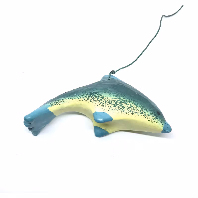 vindspel med grön delfin