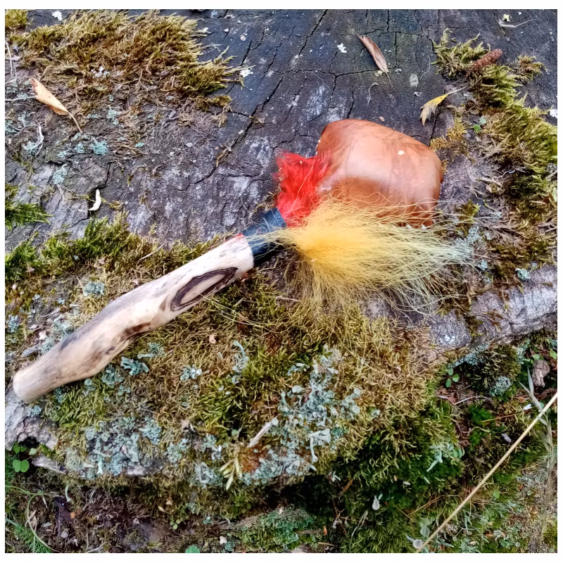 Shamanskallra av naturfärgat renskinn
