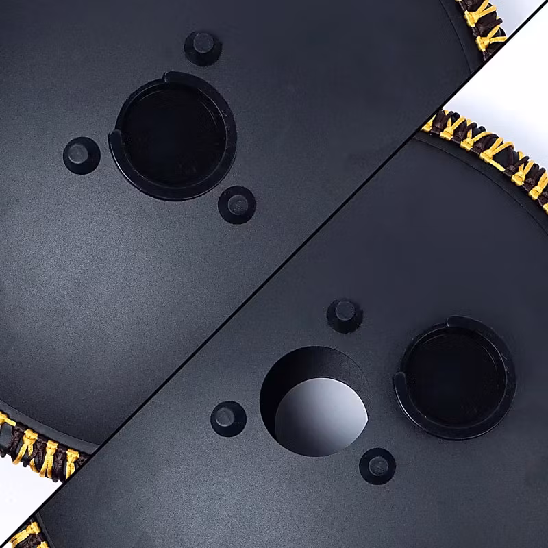 detaljbild som visar att det är ett hål i mitten på trumman