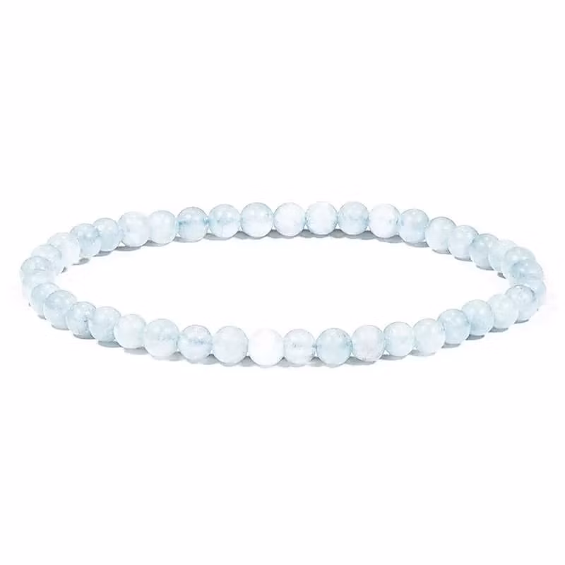 armband med runda pärlor av akvamarin