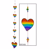 Solfångare med regnbågsfärgade hjärtan