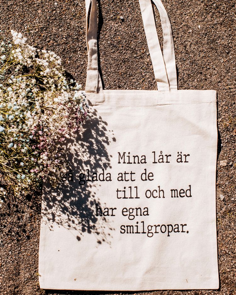 Tygpåse "Mina lår är så glada att de till och med har egna smilgropar"