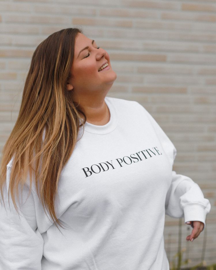 Vit sweatshirt "Body positive"