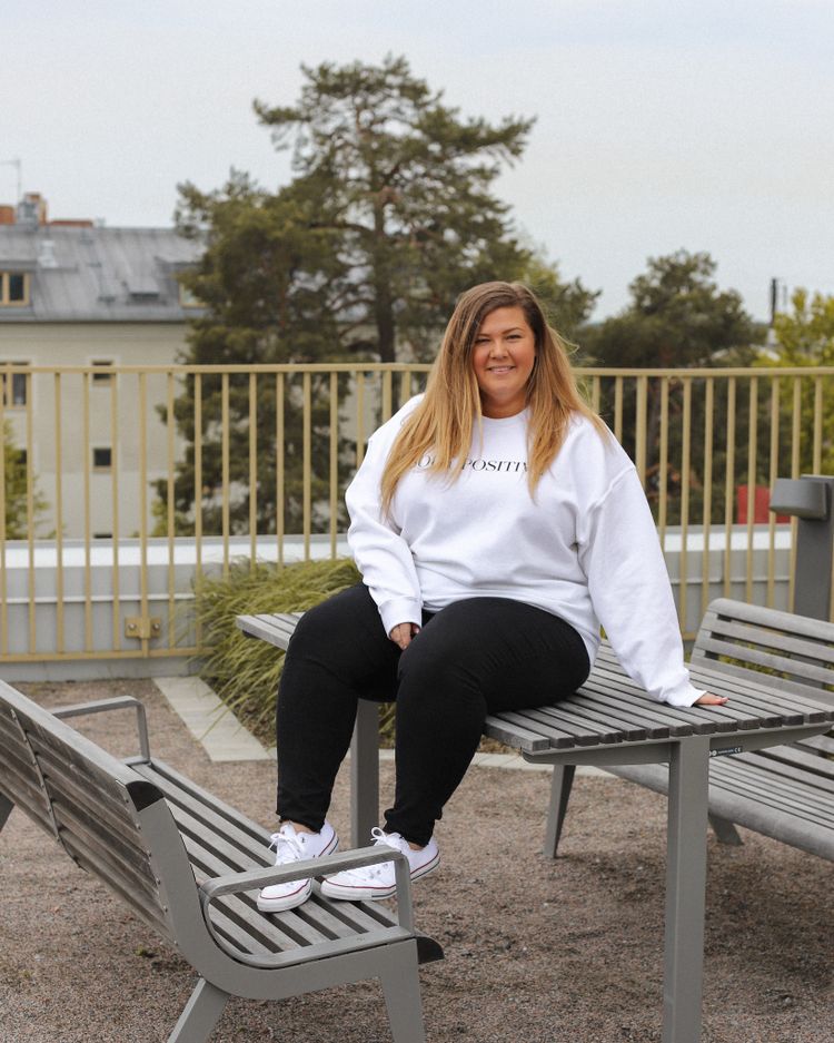 Vit sweatshirt "Body positive"