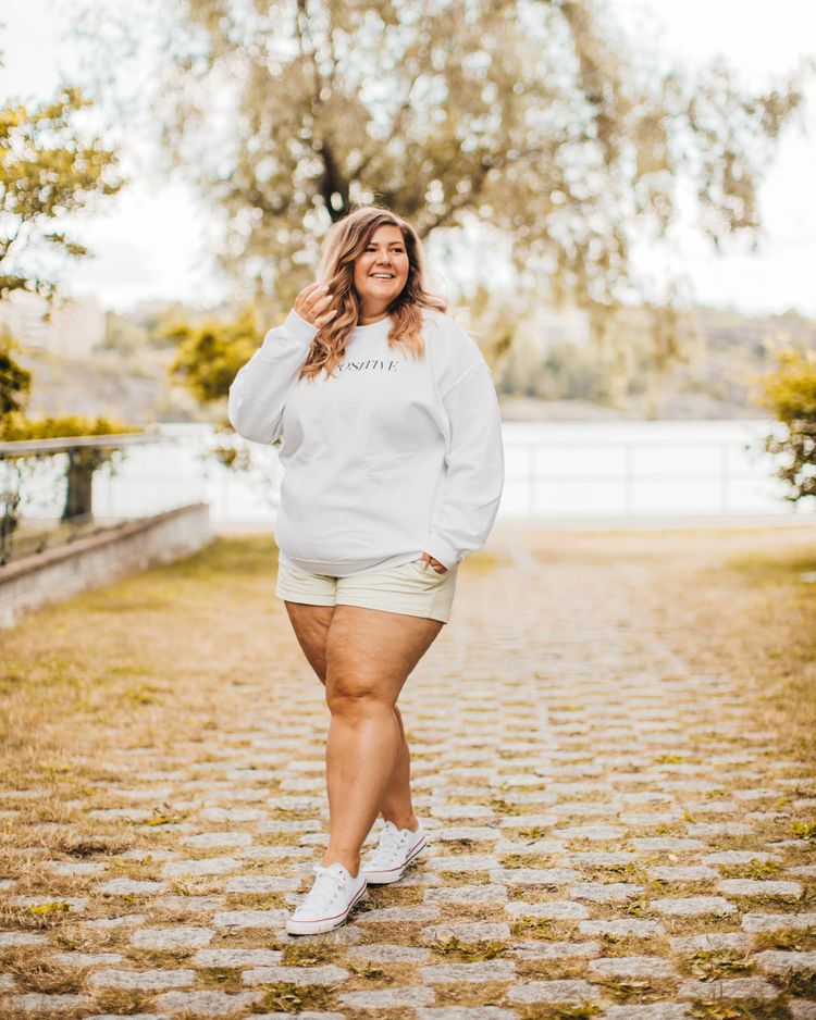 Vit sweatshirt "Body positive"