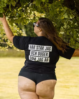 T-shirt "Här står jag och duger som jag är"