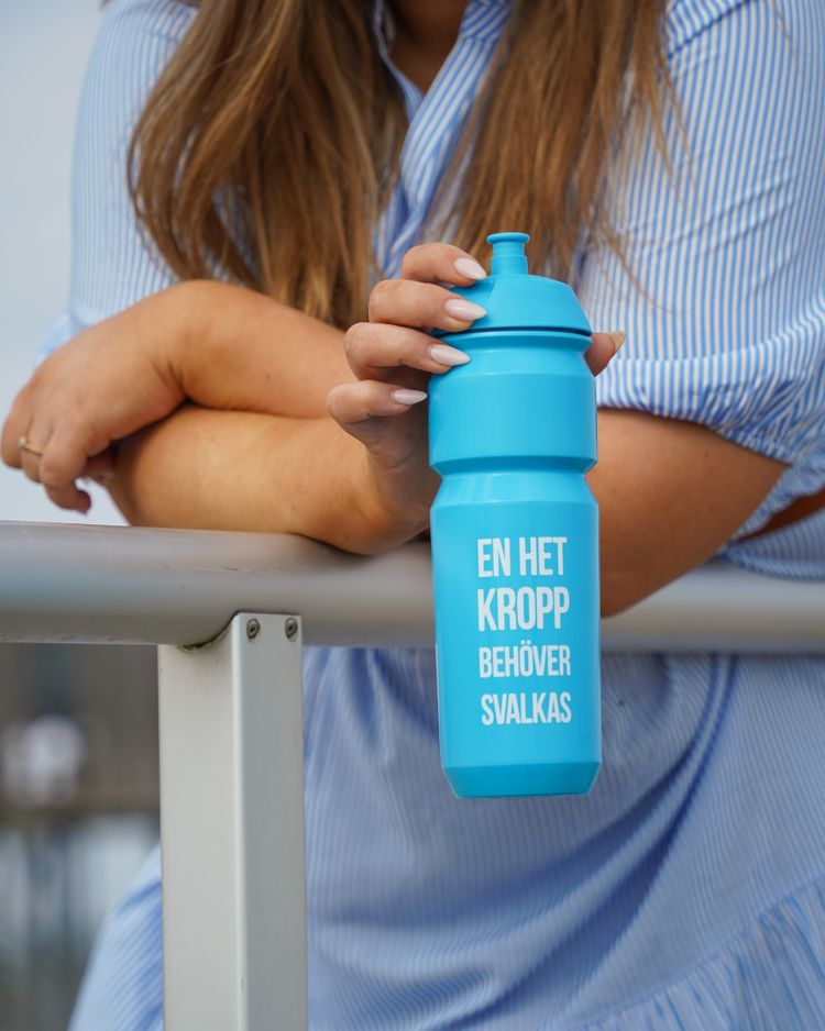Blåa strandpaketet: Vattenflaska + strandbadlakan