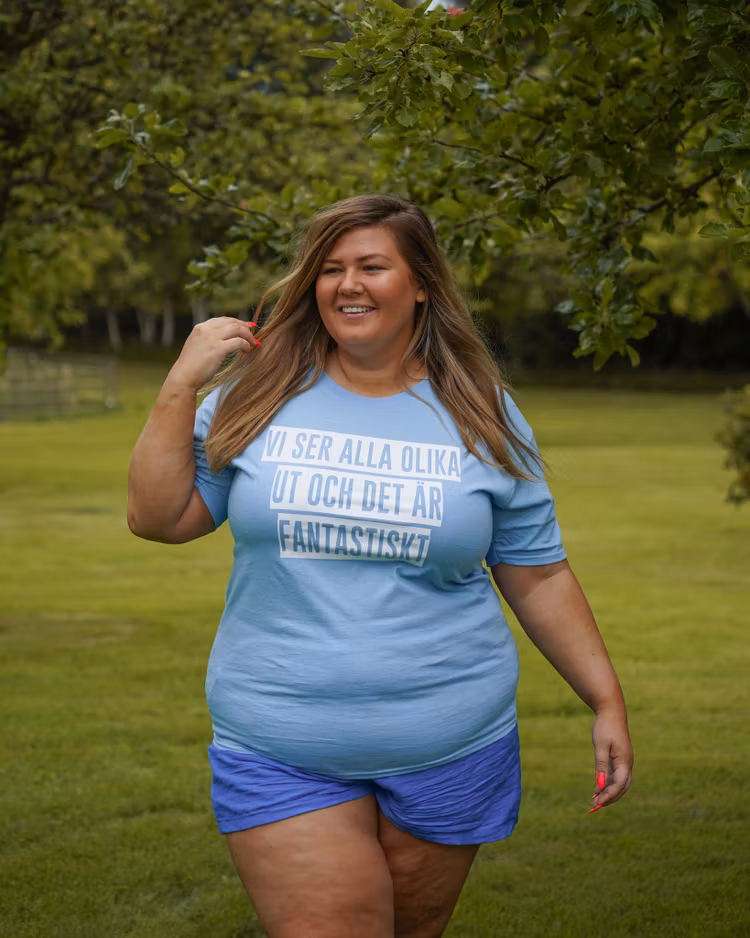 T-shirt "Vi ser alla olika ut och det är fantastiskt"