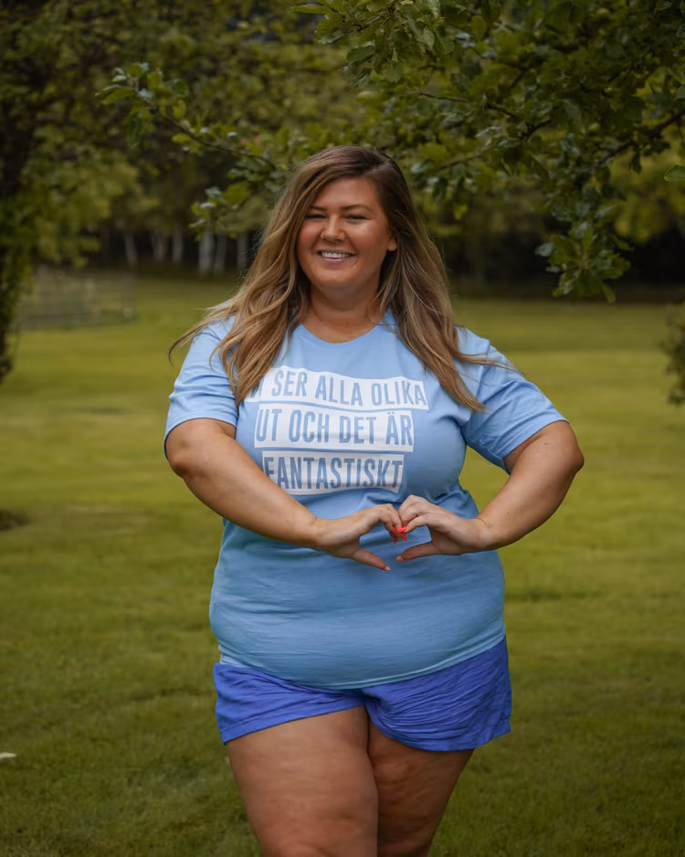 T-shirt "Vi ser alla olika ut och det är fantastiskt"