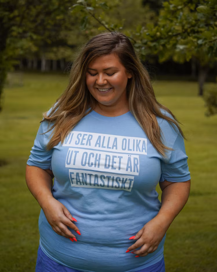 T-shirt "Vi ser alla olika ut och det är fantastiskt"