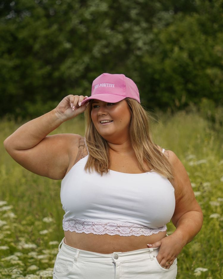 Rosa keps "Body positive"