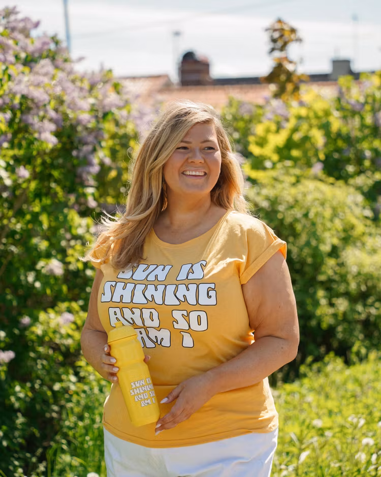 Gula paketet: T-shirt  + vattenflaska