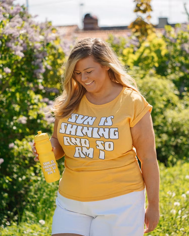 Gula paketet: T-shirt  + vattenflaska