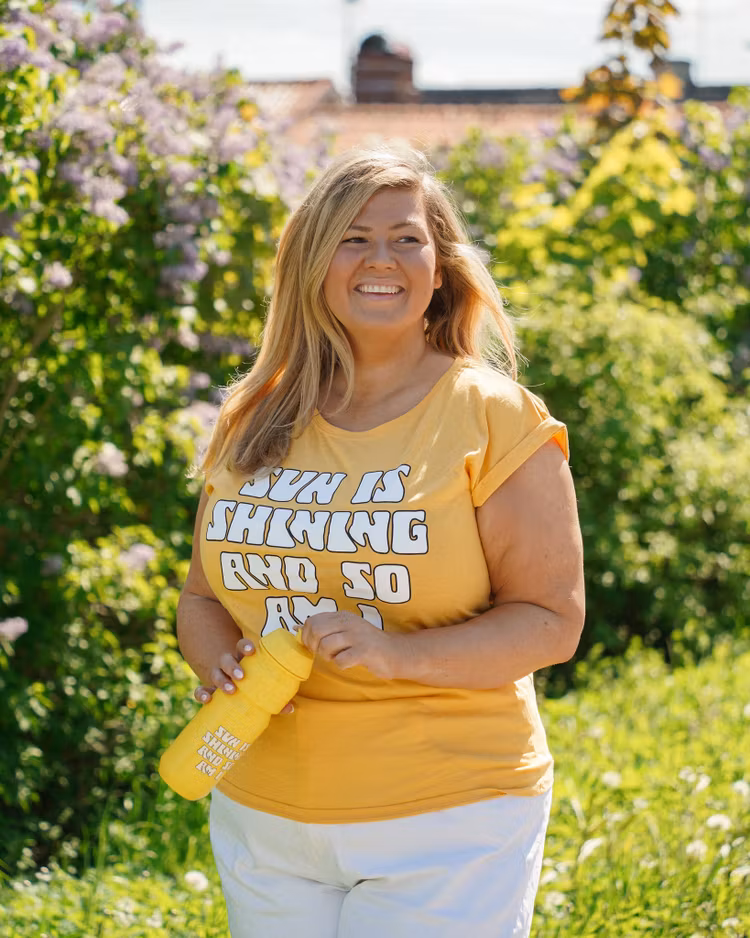 Gul vattenflaska "Sun is shining and so am I"