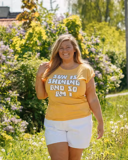 Gul t-shirt "Sun is shining and so am I"