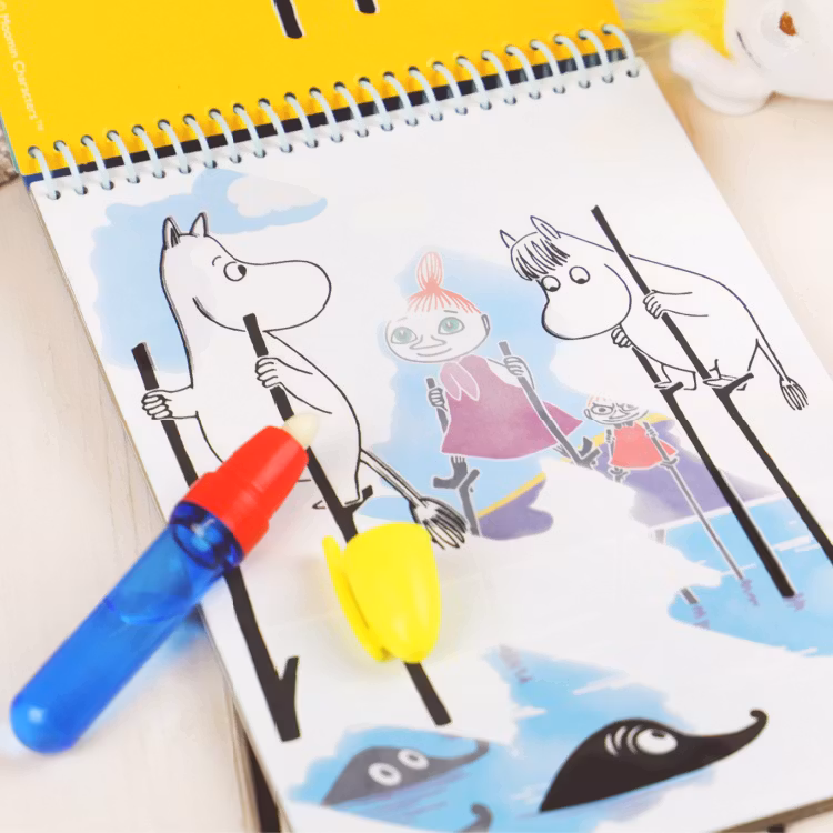 Mumin Water Magic En magisk målarbok