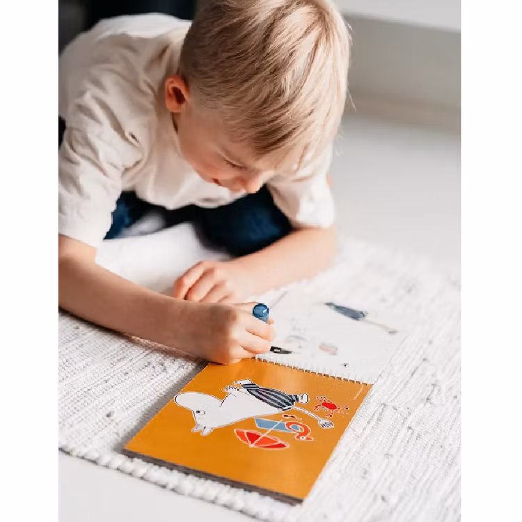 Mumin Water Magic En magisk målarbok