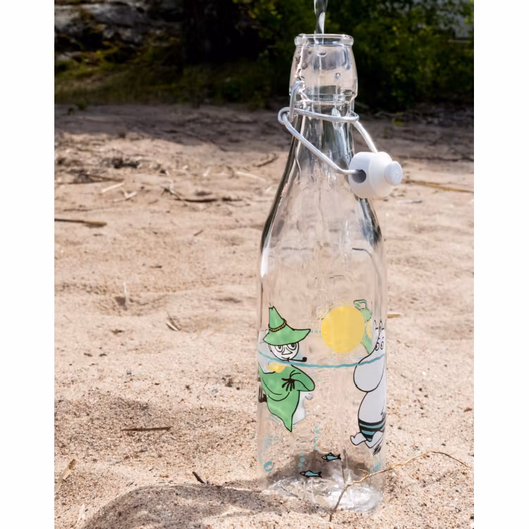 MUURLA - Mumin Glasflaska Roligt i vattnet 0,5 L