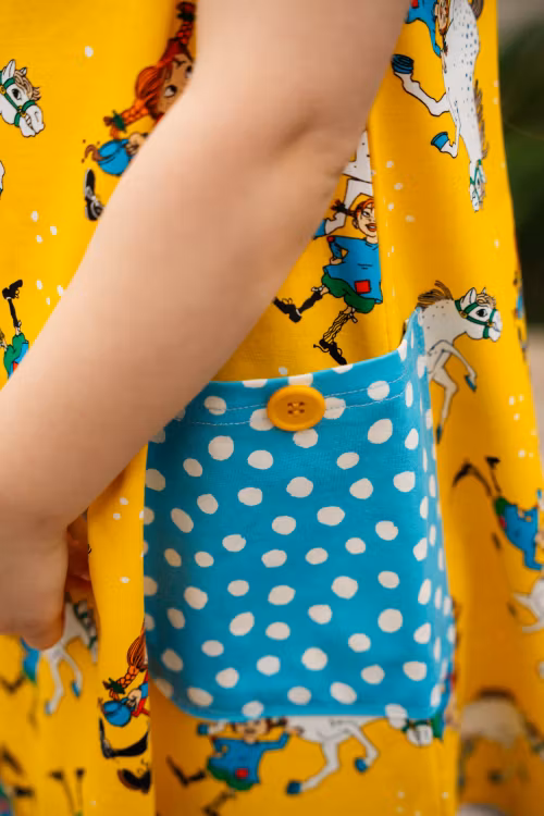 Pippi Självsäker klänning gul