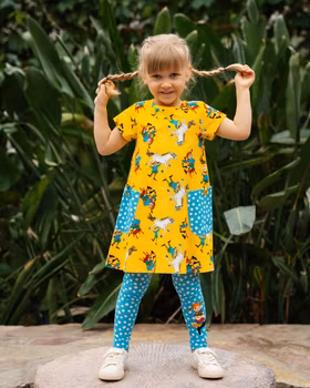 Pippi Självsäker klänning gul