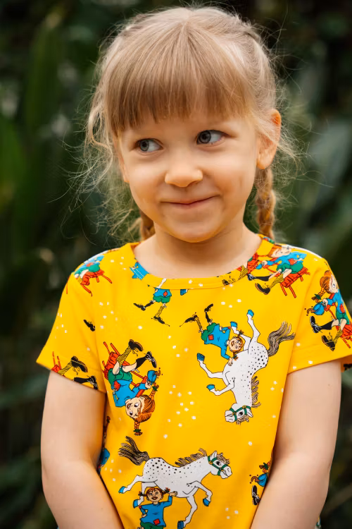 Pippi Självsäker klänning gul