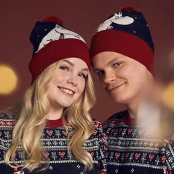Mumin Lumi stickad mössa Jul röd